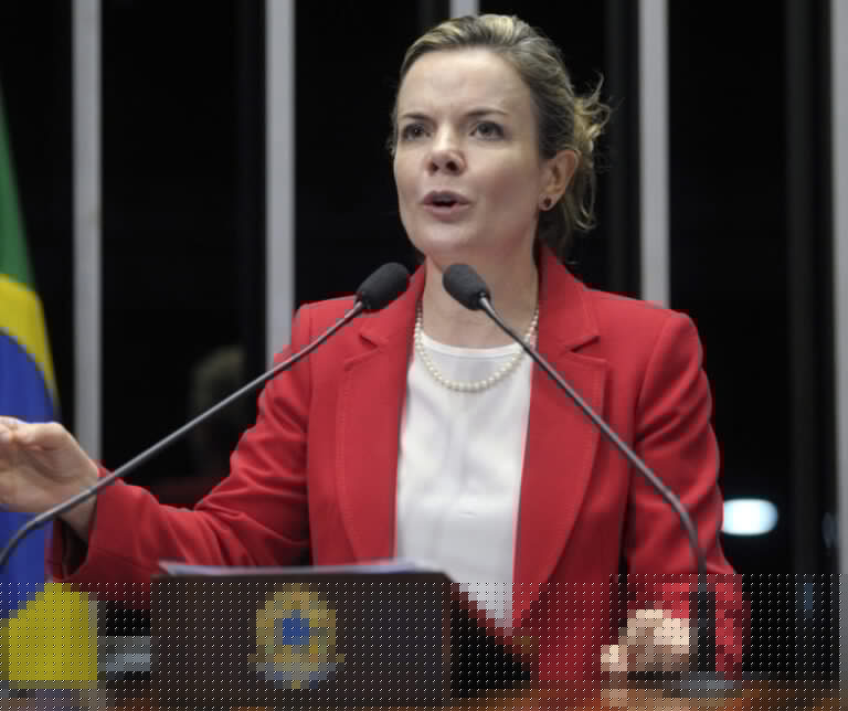 “Não nos intimidaremos”, diz Gleisi após atentado à sede do PT